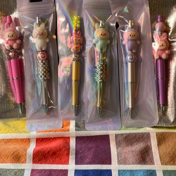 💜🩵💚 LABUBU BEDAZZLED PENS 🩷💛🧡 - Picture 4 of 16